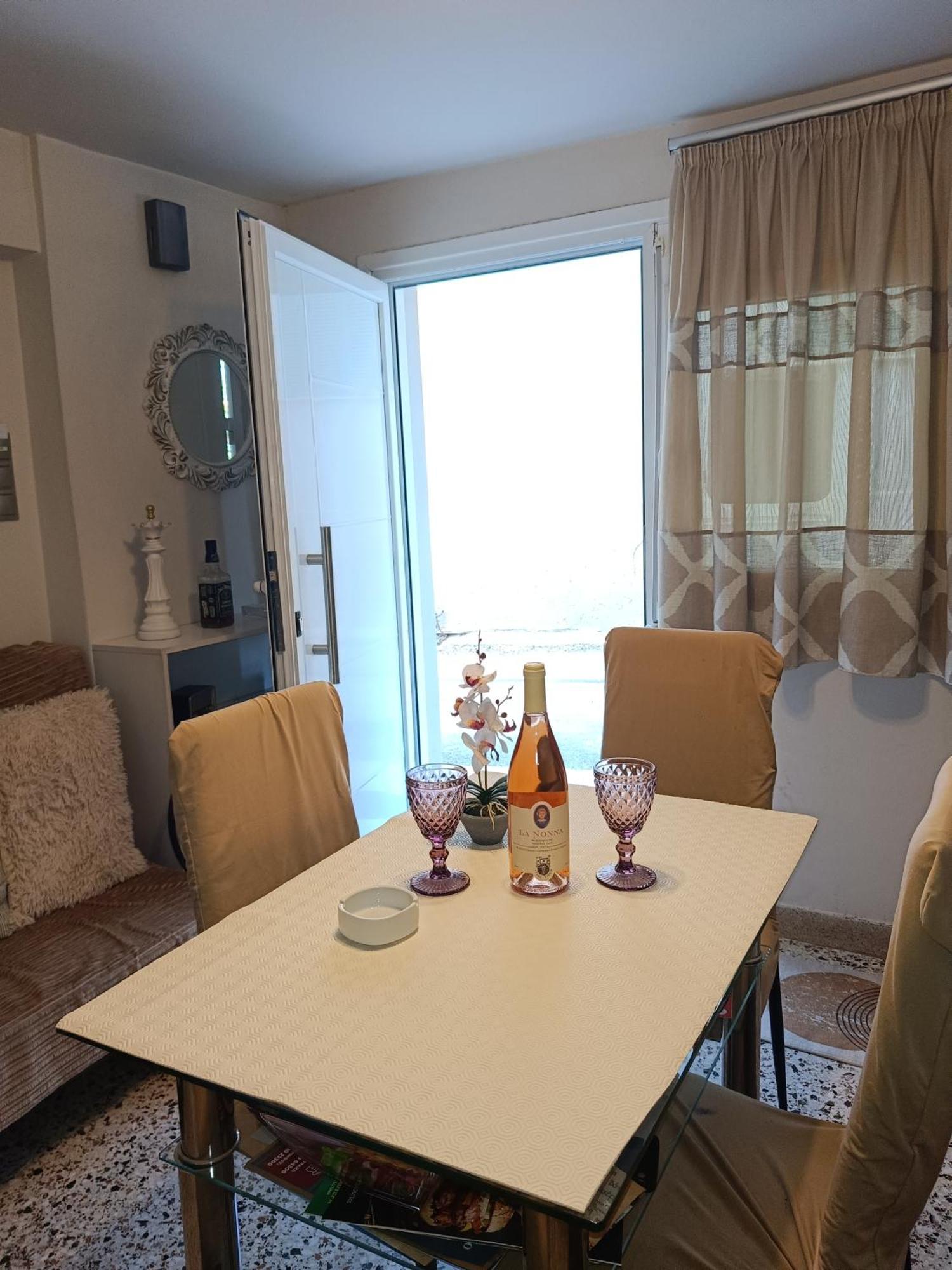 Marina'S Seacret Apartment Corinth Bagian luar foto
